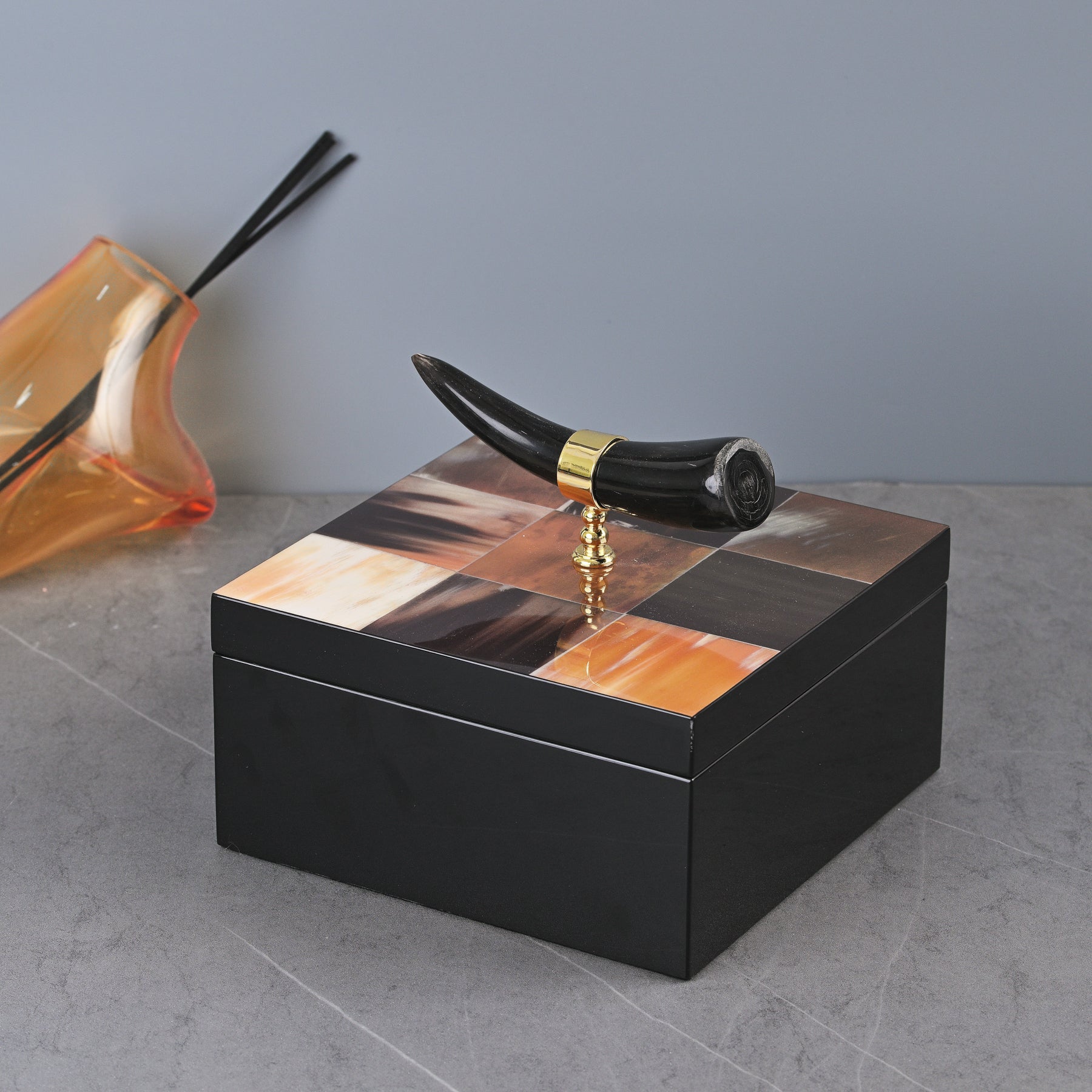 BLACK SQUARE STORAGAE BOX WITH HORN HANDLE