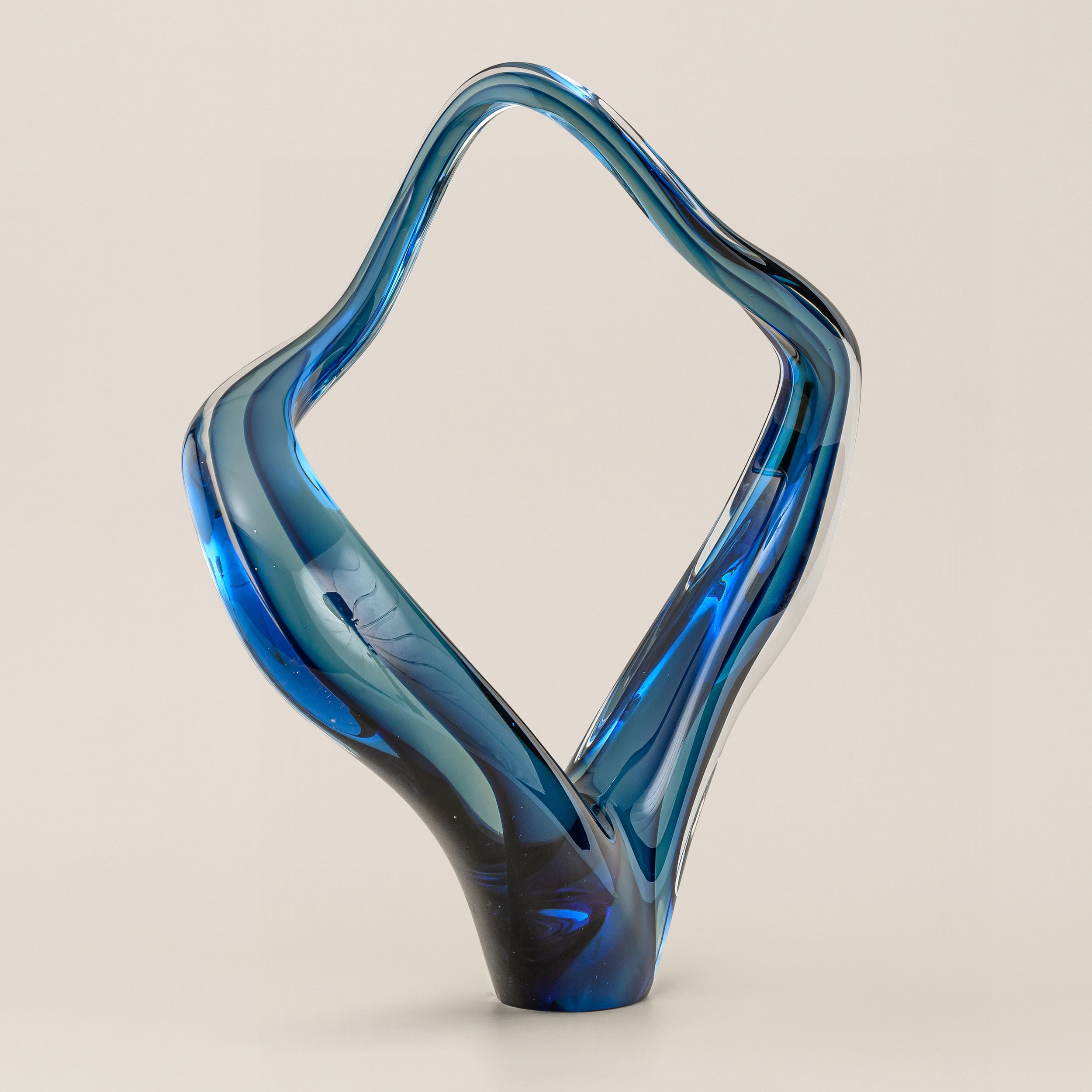 GLASS SCLUPTURE TABLE DECOR