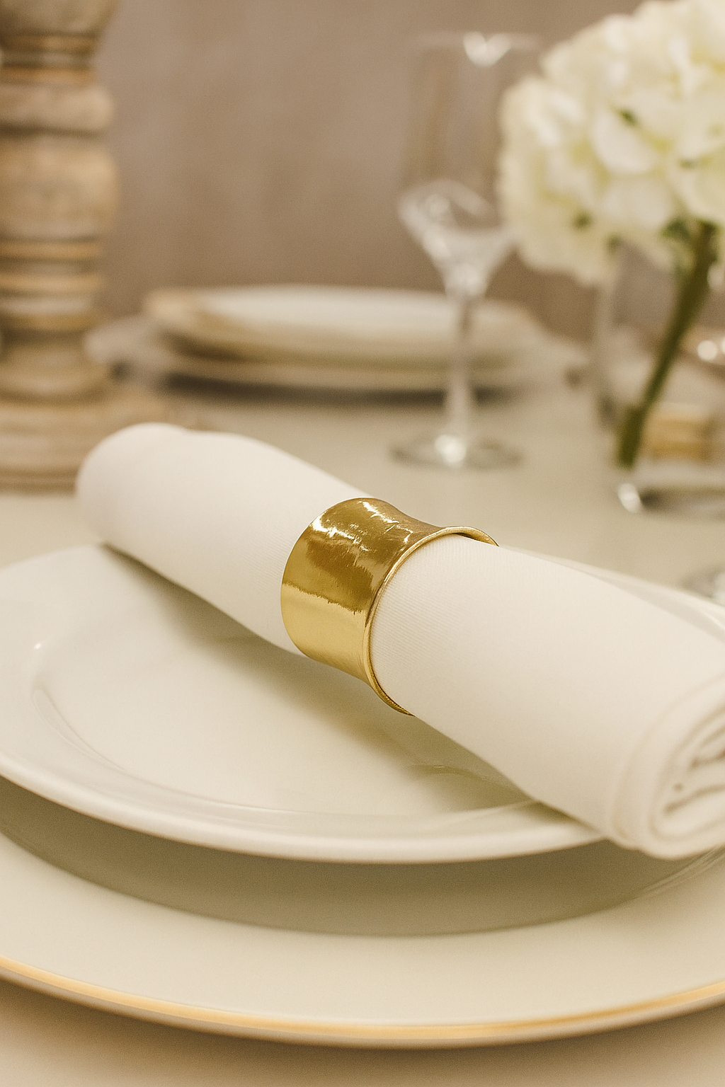 Kasa Holzer Hammered Gold Napkin Ring – Elegant Metal Table Décor Accessory