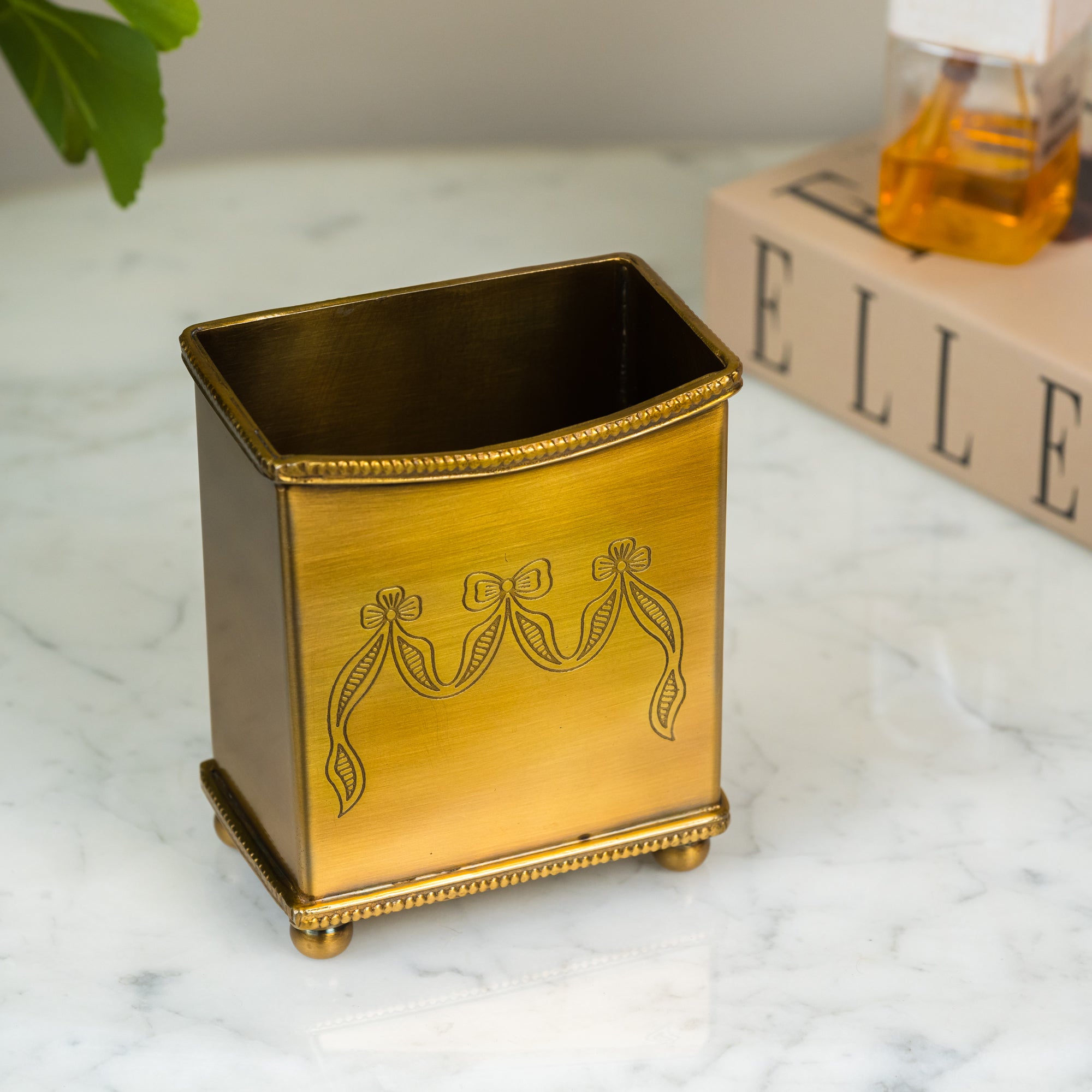 Gilded Garland Brass Napkin Keeper – Luxury Table Decor