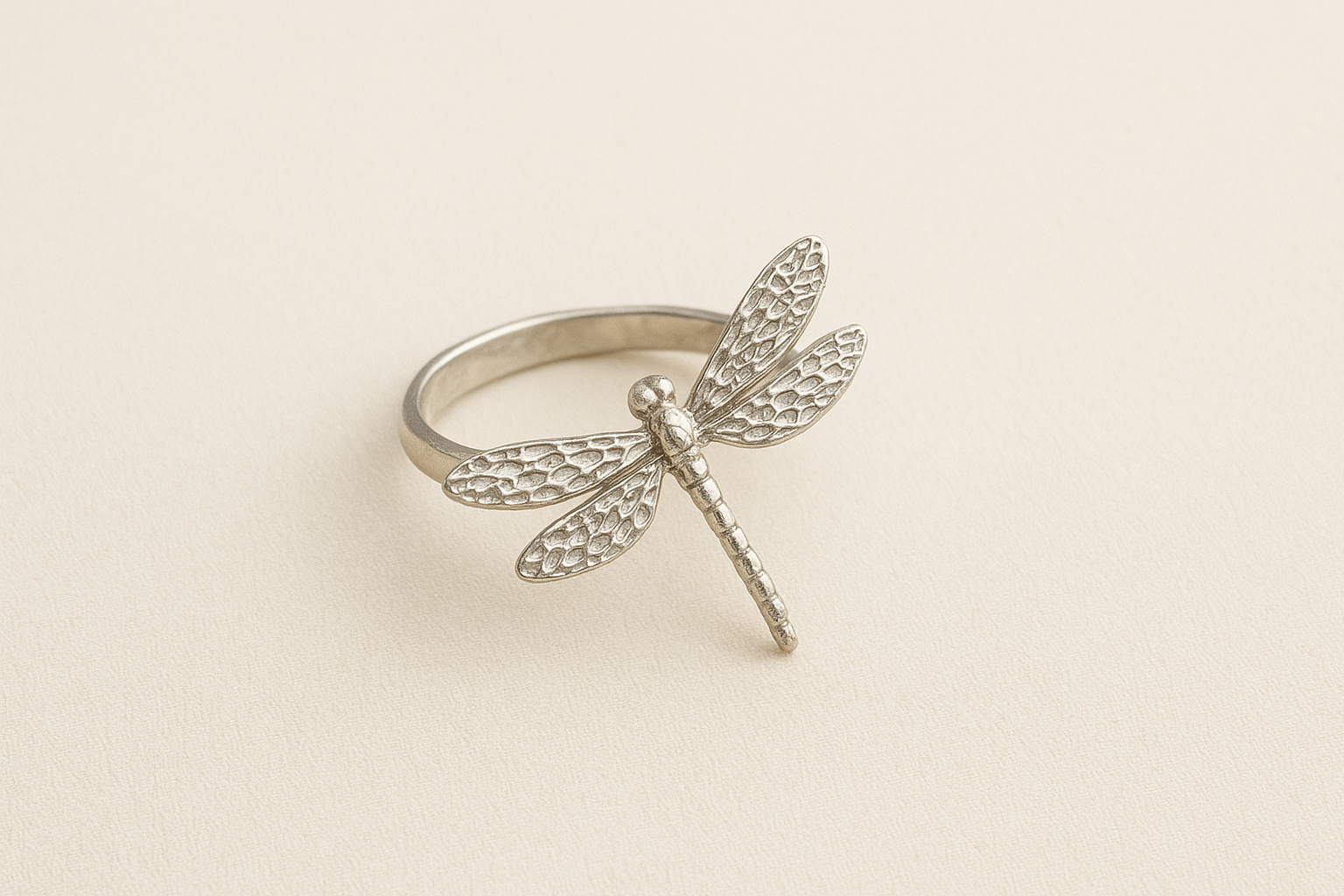 Kasa Holzer Dragonfly Napkin Ring – Elegant Silver Metal Table Décor Accessory