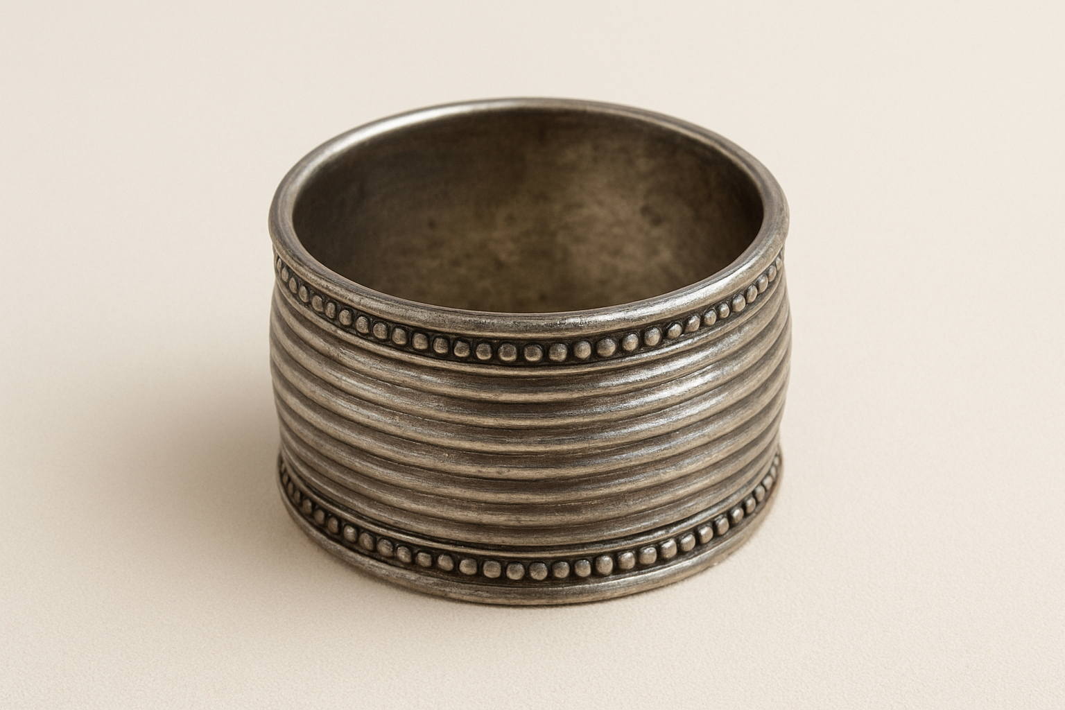 Kasa Holzer Antique Silver Napkin Ring – Vintage Metal Table Décor with Ribbed Design