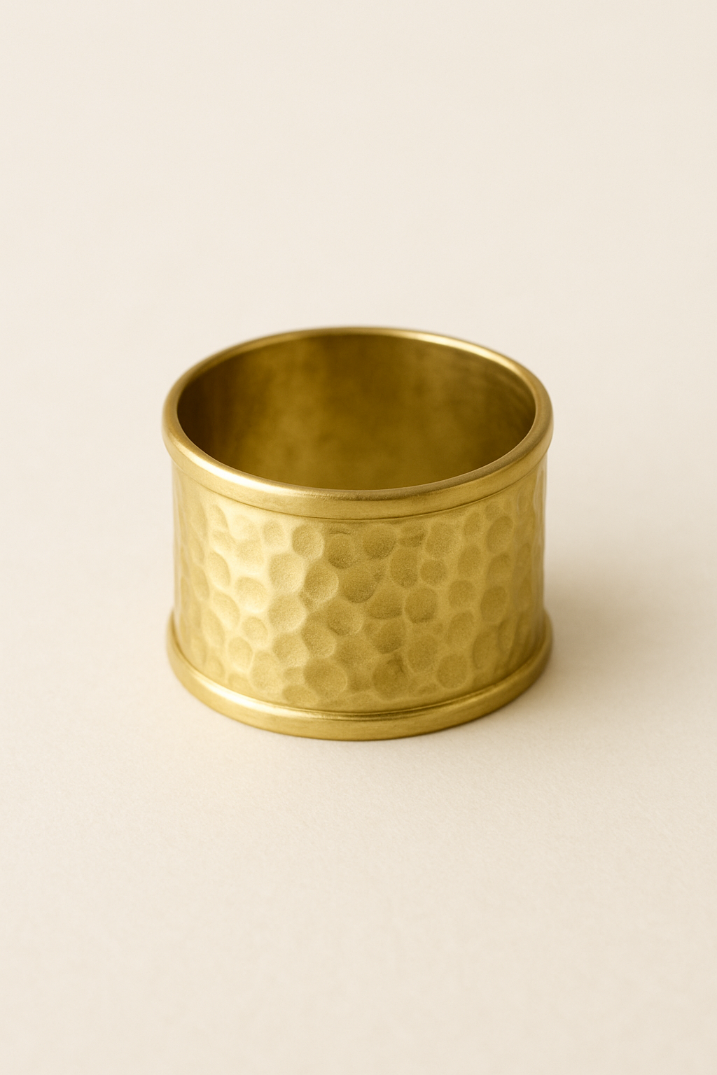 Hammered Gold Napkin Ring – Luxury Table Décor | Kasa by Holzer
