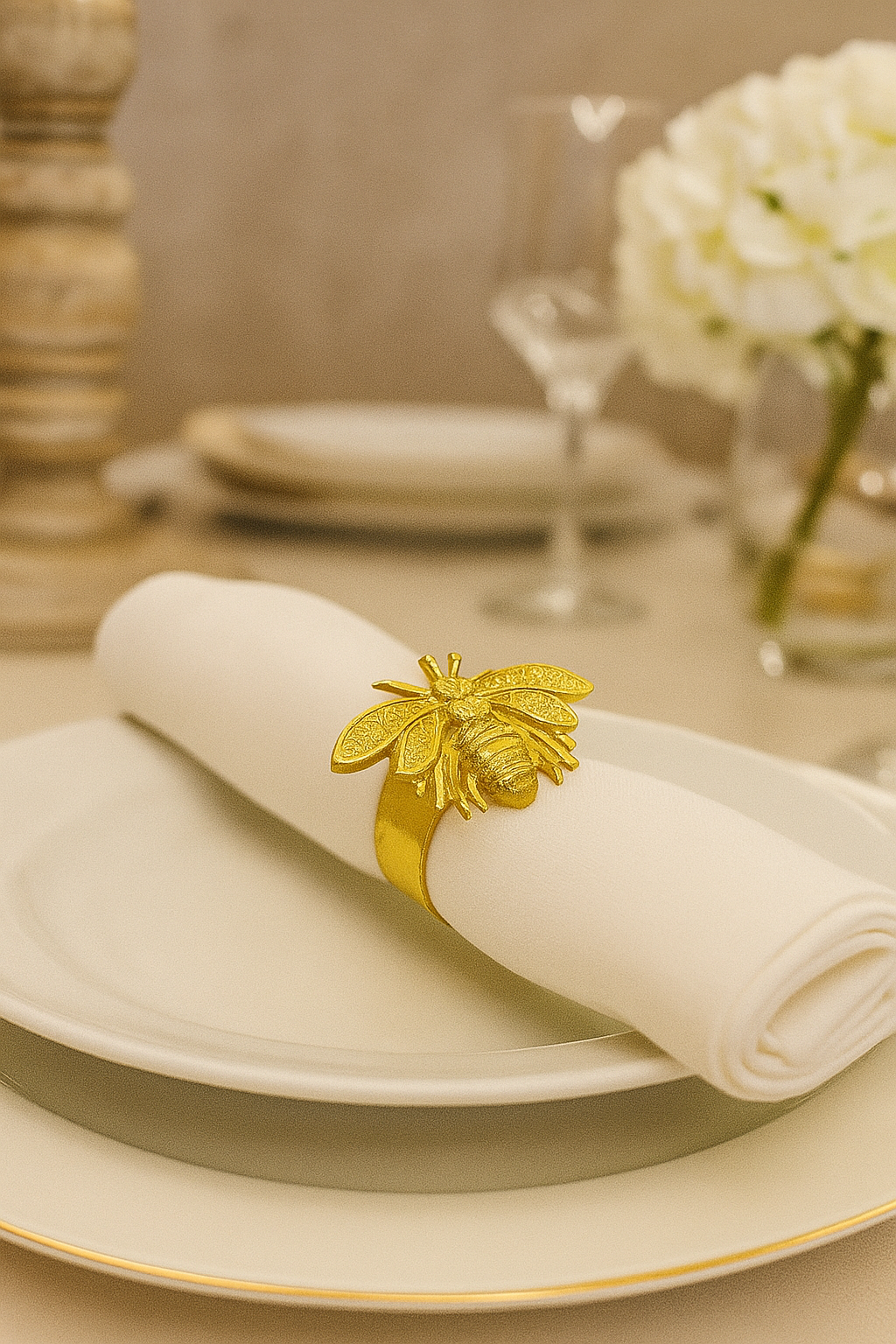 Golden Bee Napkin Ring – Elegant Table Accessory | Kasa by Holzer