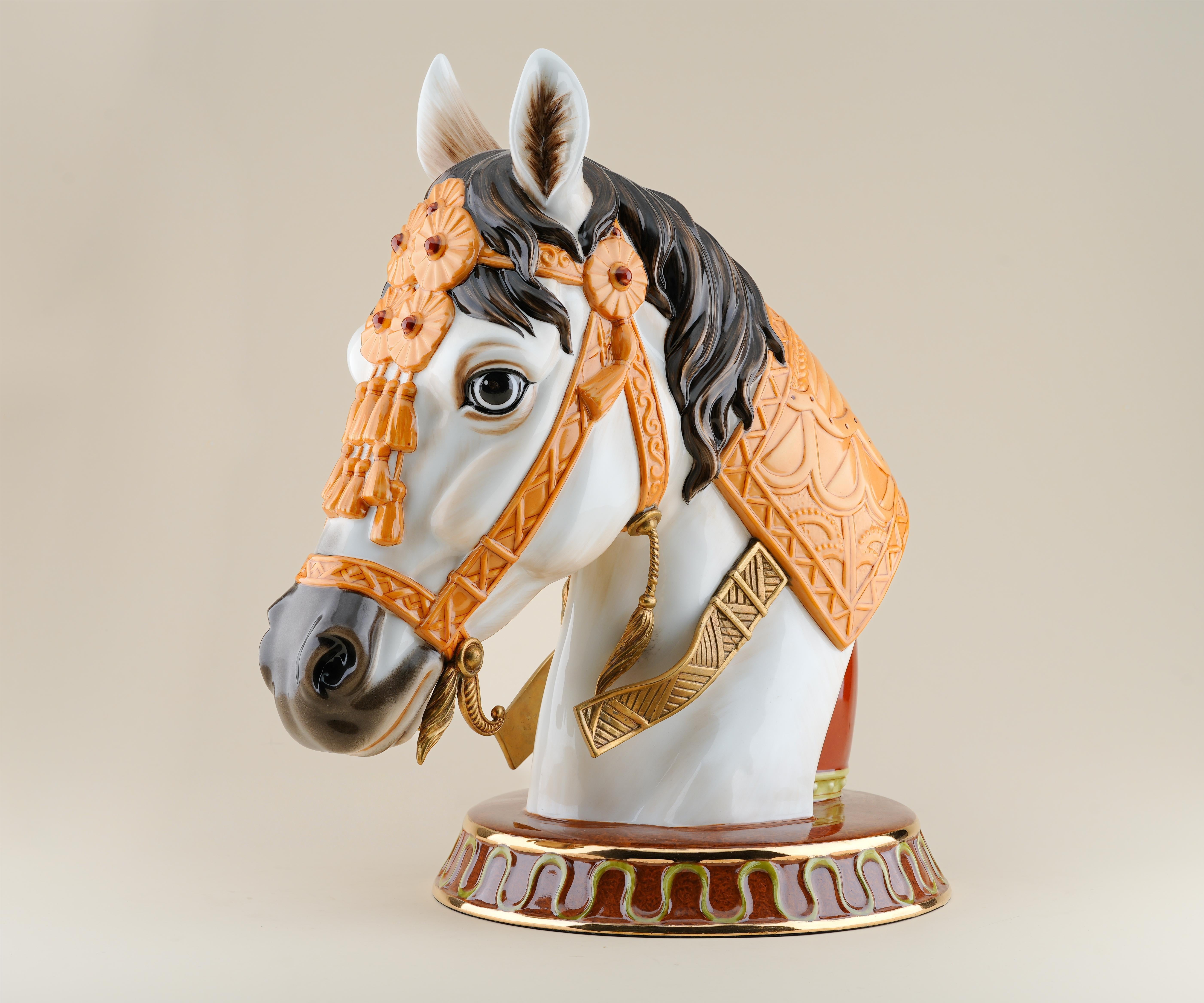 Elegant Horse Bust Sculpture – Premium Home Decor by Kasa Holzer