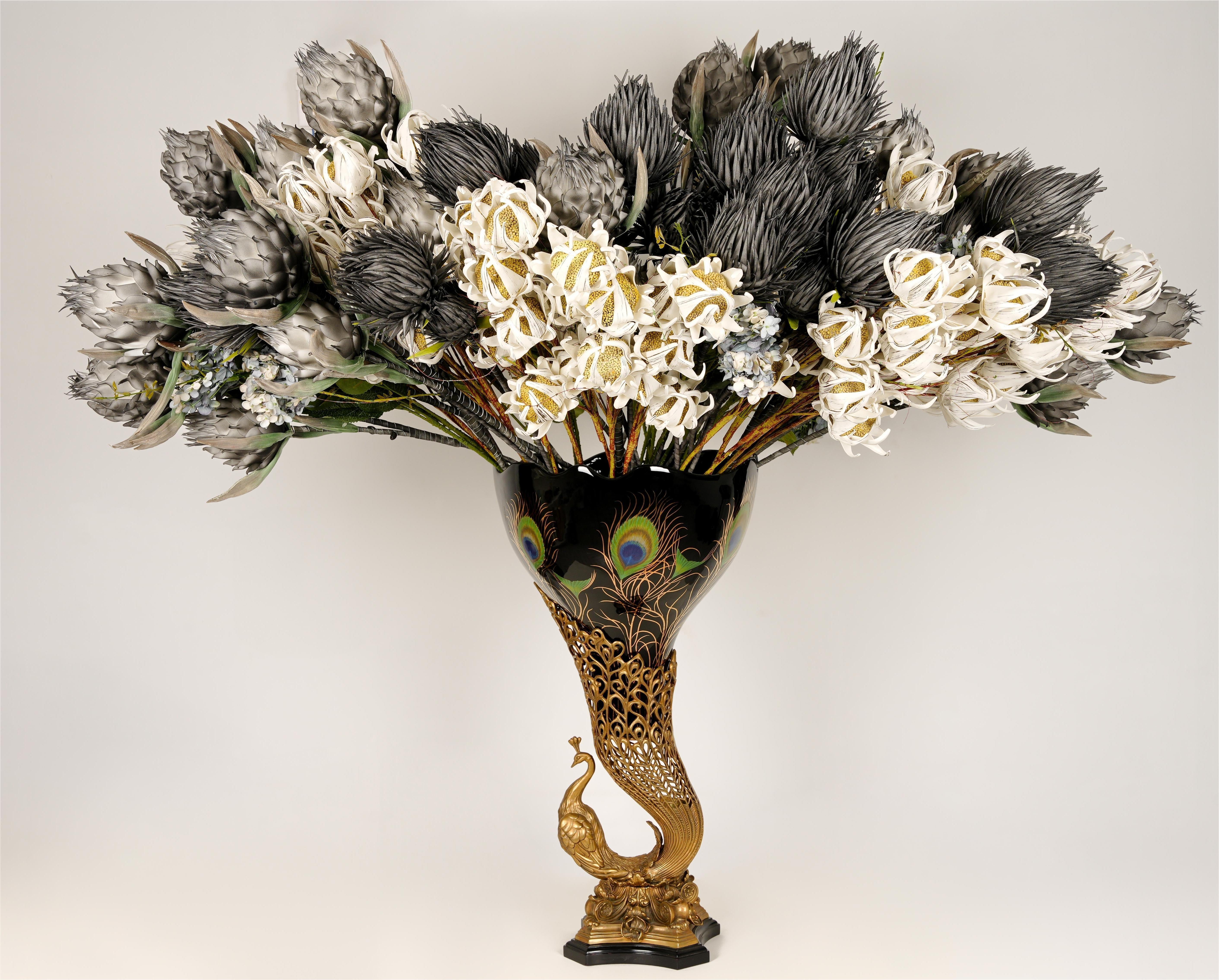 Luxury Chinoiserie Peacock Vase with Floral Arrangement – Handcrafted Black & Gold Decorative Centerpiece for Home Décor