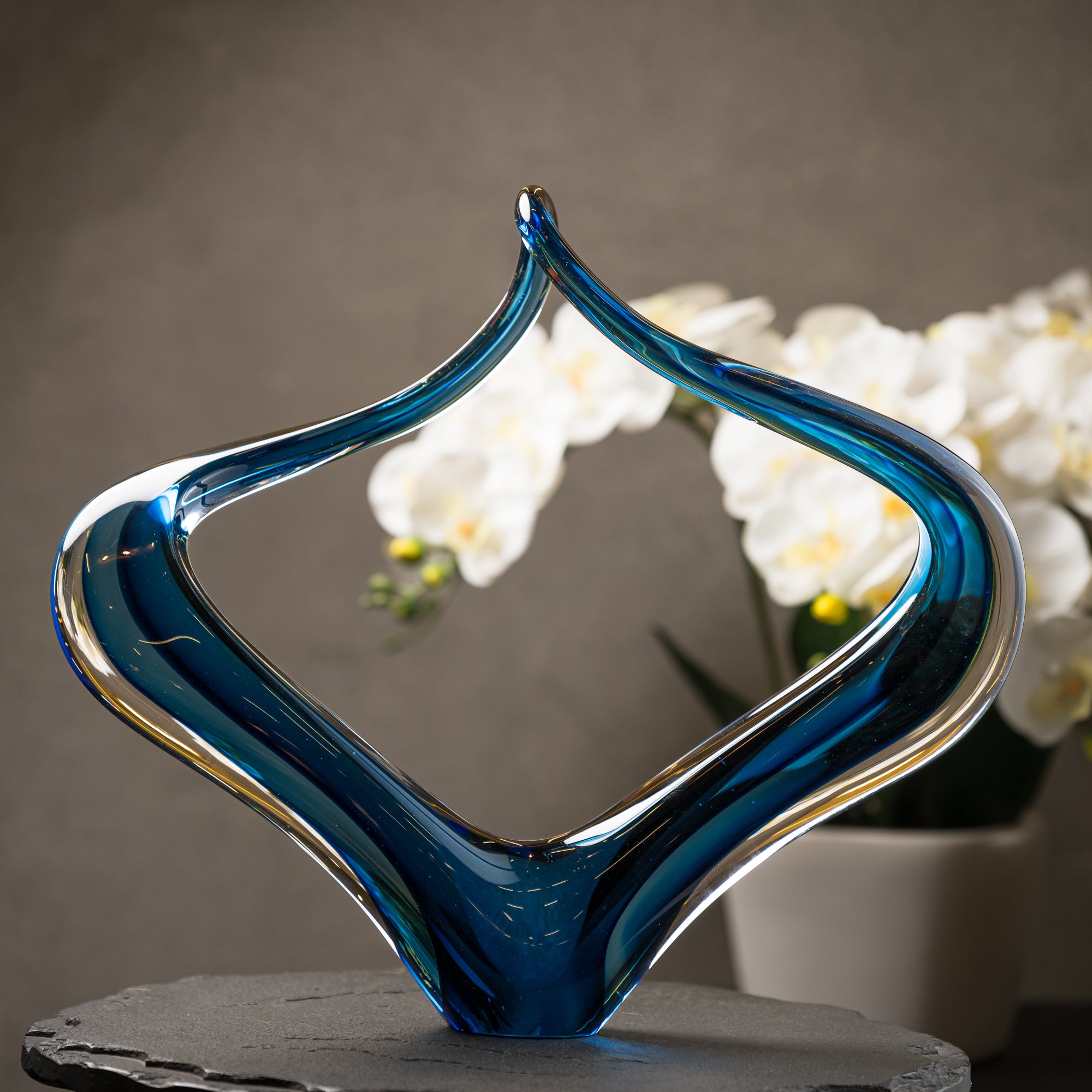 GLASS SCLUPTURE TABLE DECOR