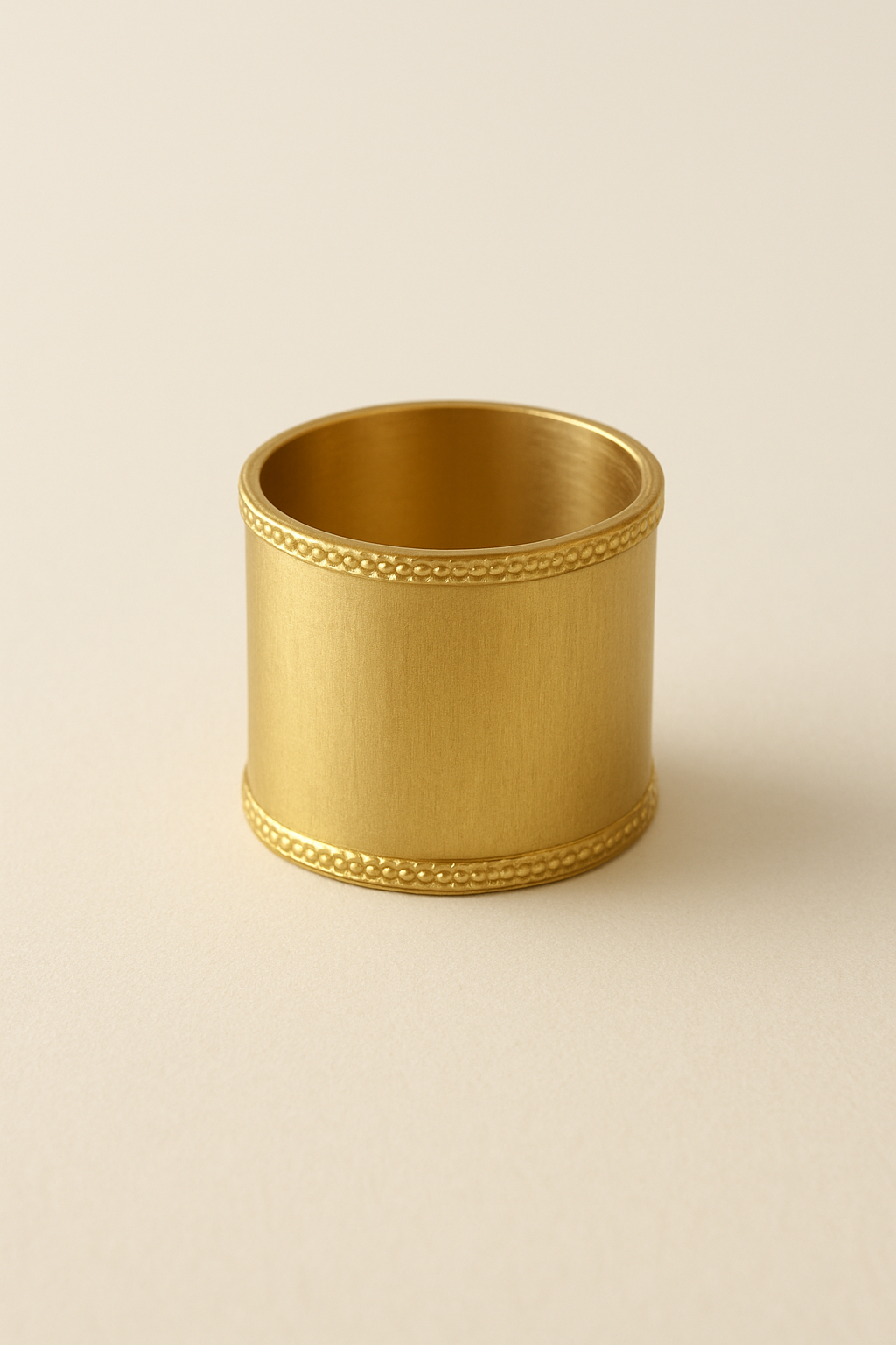 Classic Gold Napkin Ring – Elegant Table Décor | Kasa by Holzer