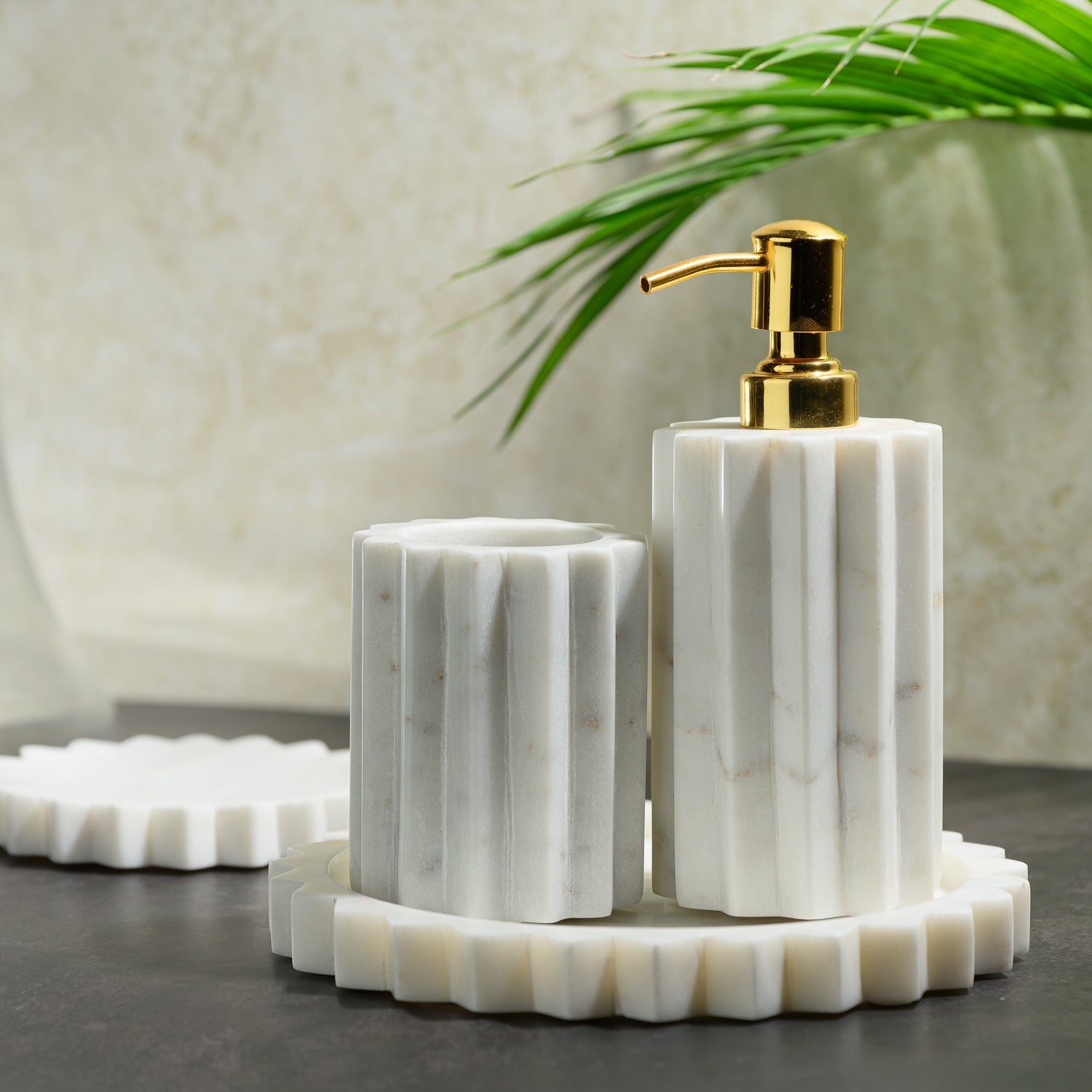 WHITE CARVING BATHROOM SET